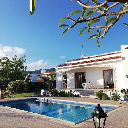 Briona Villa Coral Bay